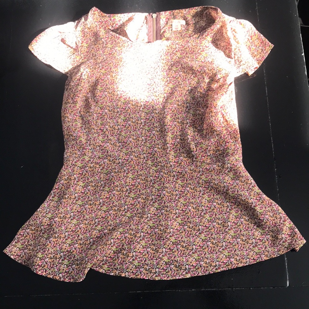 Floral Short-Sleeve Peplum Top in Multi-Color